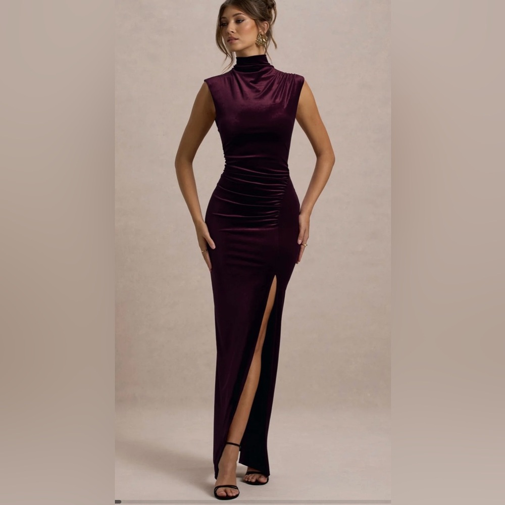 Chic High-Neck Sleeveless Maxi Dress in Burgundy